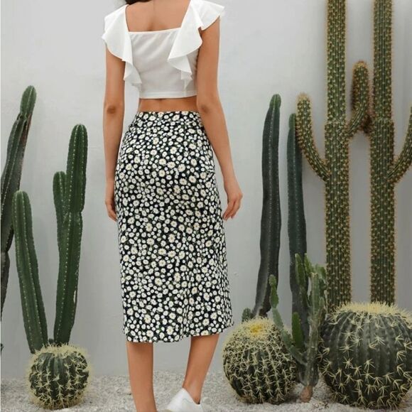 Crop Top and Daisy Skirt Set NWOT - Picture 3 of 6